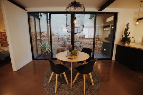 THE WAREHOUSE APARTMENTS - Accommodation Australia 7