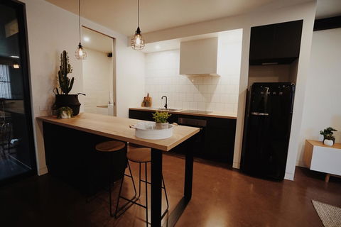 THE WAREHOUSE APARTMENTS - Accommodation Australia 8