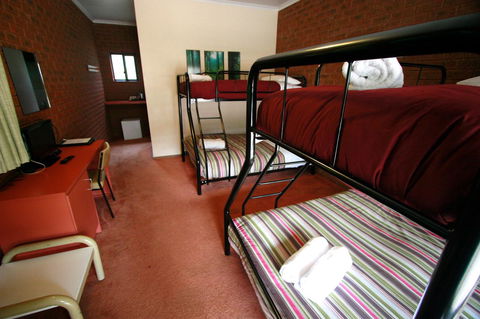 The Harrietville Snowline Hotel - Accommodation Australia 4