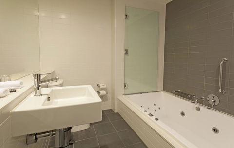 Causeway 353 Hotel - Accommodation Australia 29