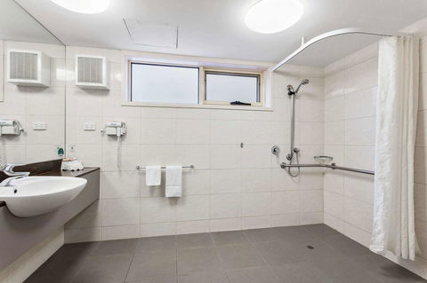 Quality Hotel Bayside Geelong - Australia Shopping 13