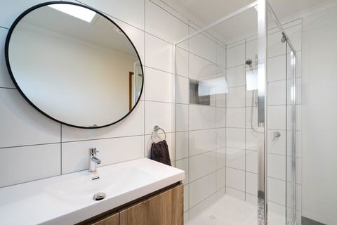 Uptown Frankston - Accommodation Australia 11