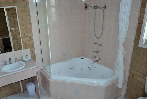 Tropicana Motor Inn - Local Tourism 13