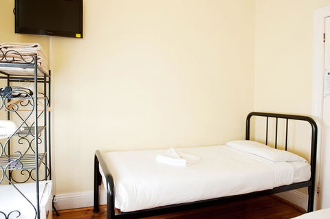 Hotel Claremont Guest House - Accommodation Australia 5