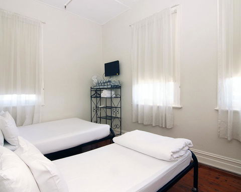 Hotel Claremont Guest House - Accommodation Australia 13