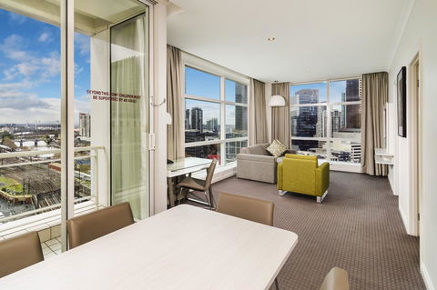 Clarion Suites Gateway - Local Tourism 0
