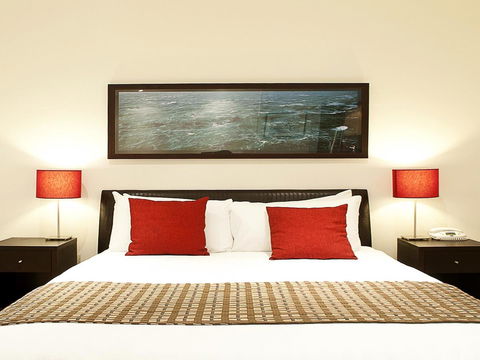 The Waves Apartments - Local Tourism 9