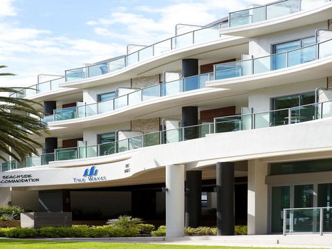 The Waves Apartments - Local Tourism 21