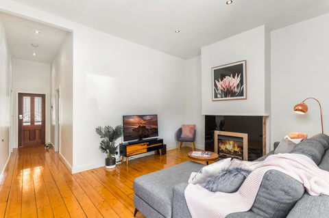 Central Bendigo Cottage, Walk To Everywhere!! - Accommodation Australia 9