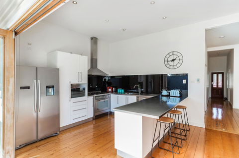Central Bendigo Cottage, Walk To Everywhere!! - Accommodation Australia 7