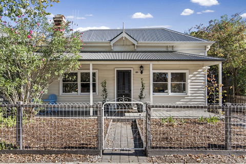 Central Bendigo Cottage, Walk To Everywhere!! - Accommodation Australia 10