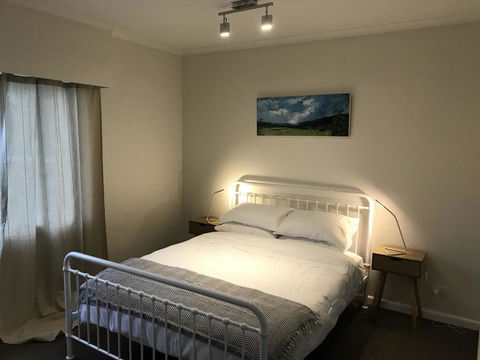 The Hill House - Accommodation Australia 9