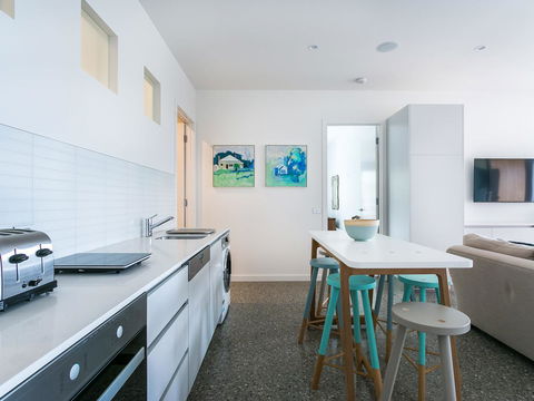 Lansdowne Villa - With Swimming Pool - Accommodation Australia 6