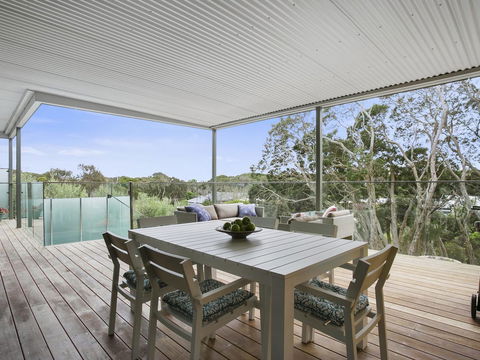 Lansdowne Villa - With Swimming Pool - Accommodation Australia 7