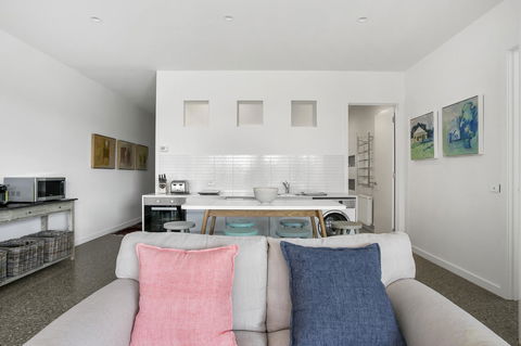 Lansdowne Villa - With Swimming Pool - Accommodation Australia 3