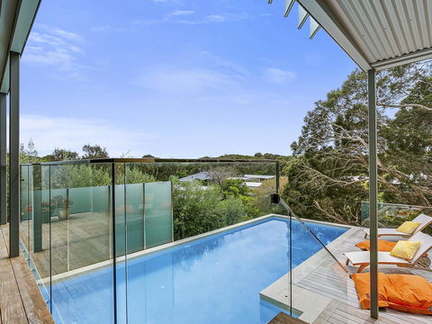 Lansdowne Villa - With Swimming Pool - Accommodation Australia 0