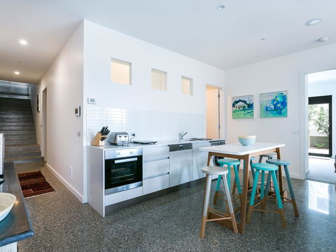 Lansdowne Villa - With Swimming Pool - Accommodation Australia 8