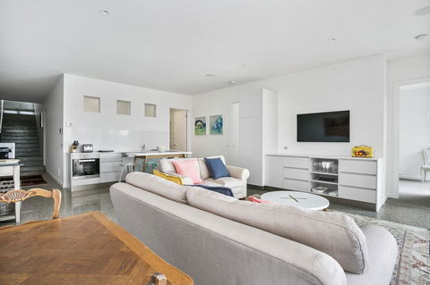 Lansdowne Villa - With Swimming Pool - Accommodation Australia 2