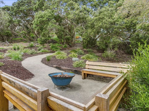 Lansdowne Villa - With Swimming Pool - Accommodation Australia 13