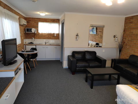 Coachman Motel And Holiday Units - Local Tourism 24