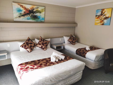 Coachman Motel And Holiday Units - Local Tourism 10