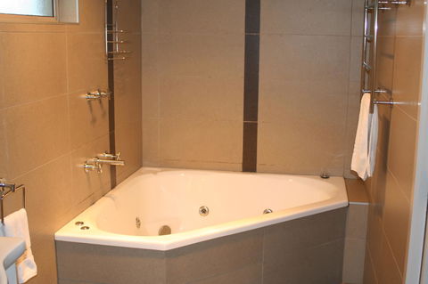 Coachman Motel And Holiday Units - Local Tourism 12