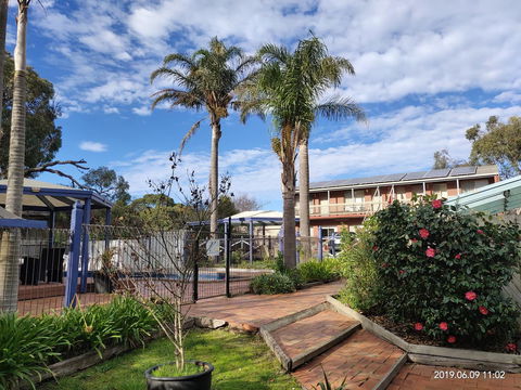 Coachman Motel And Holiday Units - Local Tourism 14