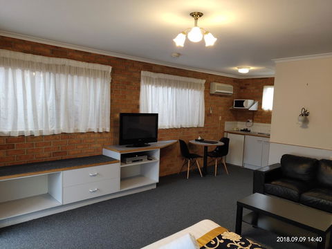 Coachman Motel And Holiday Units - Local Tourism 18