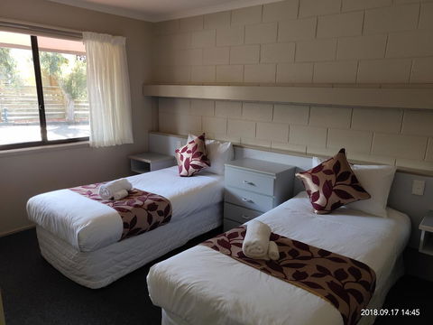 Coachman Motel And Holiday Units - Local Tourism 34