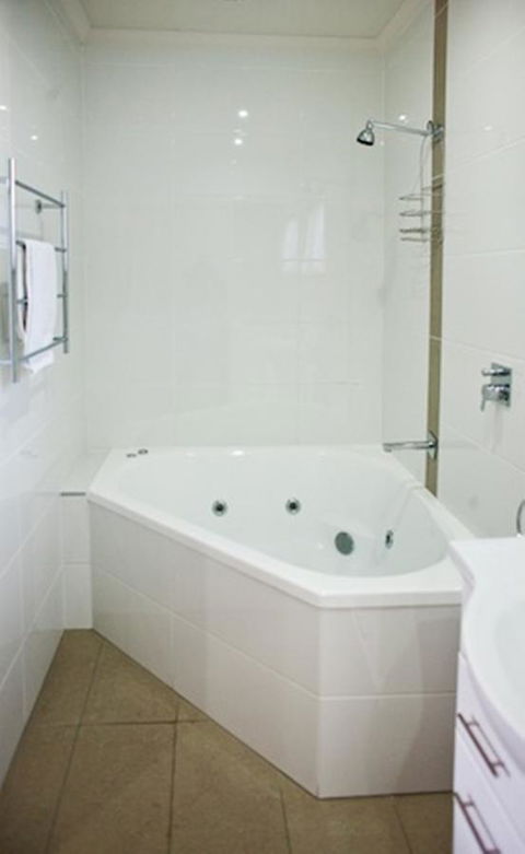 Coachman Motel And Holiday Units - Local Tourism 3