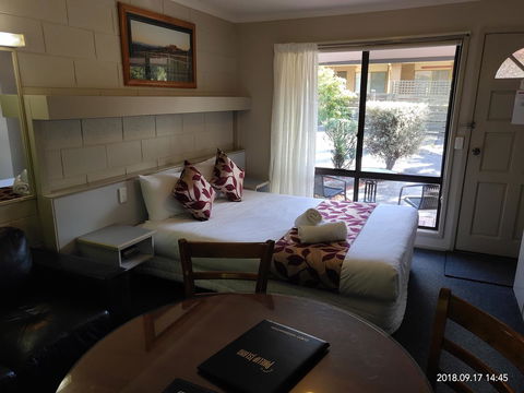 Coachman Motel And Holiday Units - Local Tourism 35