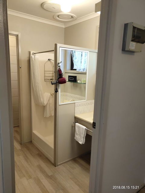 Coachman Motel And Holiday Units - Local Tourism 37