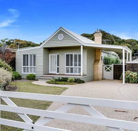 Cute Cottage on Cain - beach at end of street - Accommodation Australia