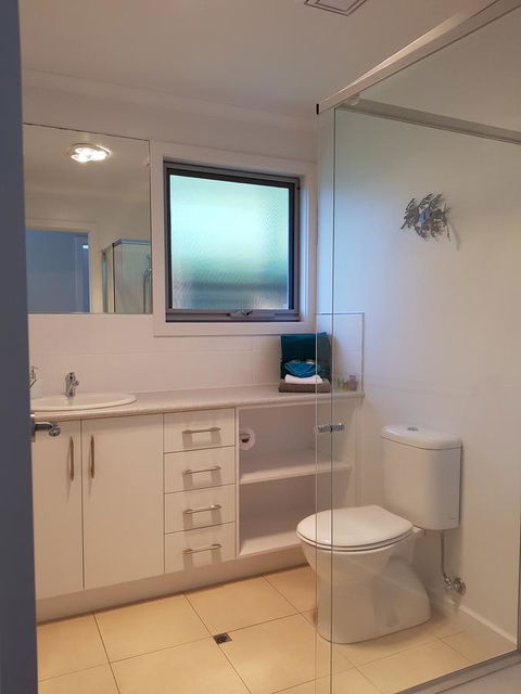 Beach Retreat Apartment Marengo - Accommodation Australia 19