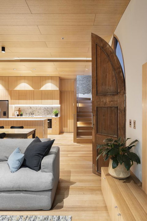 Converted Blue Stone Church - Bed n Breakfasts 12