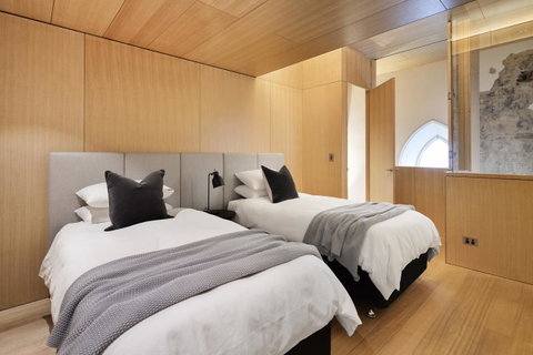 Converted Blue Stone Church - Bed n Breakfasts 20