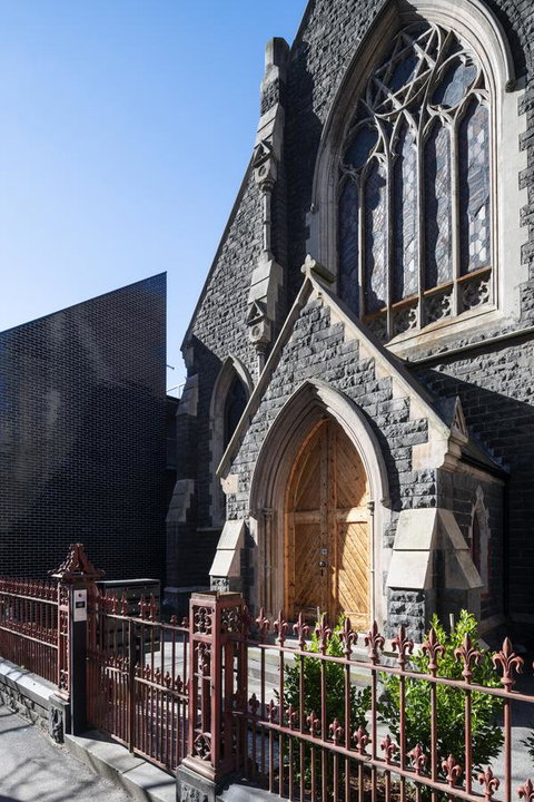Converted Blue Stone Church - Bed n Breakfasts 3