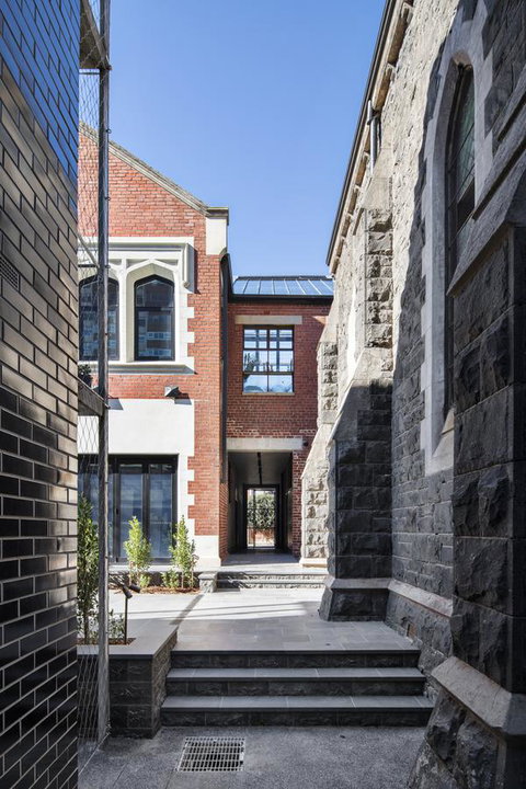 Converted Blue Stone Church - Bed n Breakfasts 6