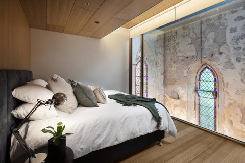 Converted Blue Stone Church - Bed n Breakfasts 18