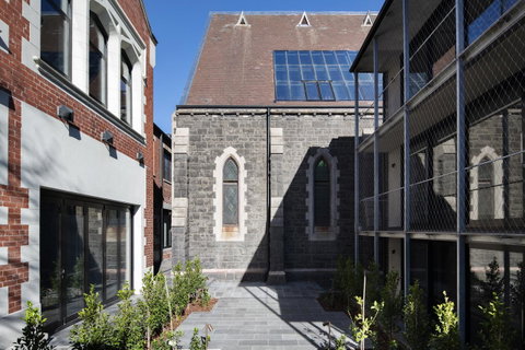 Converted Blue Stone Church - Bed n Breakfasts 4