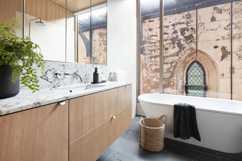 Converted Blue Stone Church - Bed n Breakfasts 21