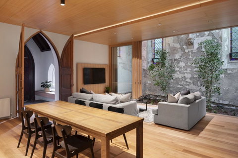 Converted Blue Stone Church - Bed n Breakfasts 14