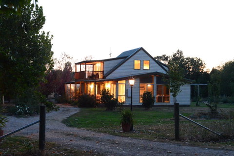 Beechworth Cedar Cottages - Accommodation Australia 14