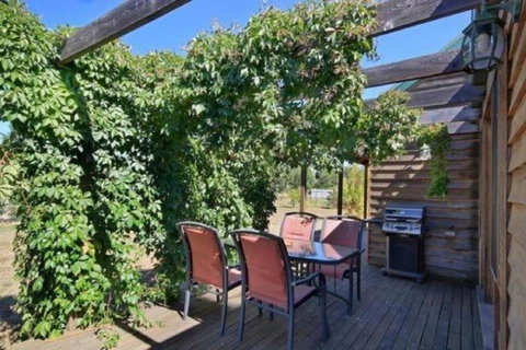 Beechworth Cedar Cottages - Accommodation Australia 12