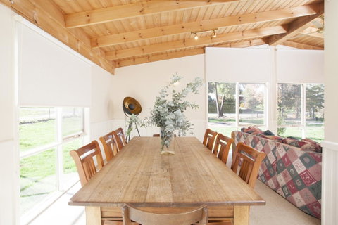Beechworth Cedar Cottages - Accommodation Australia 3
