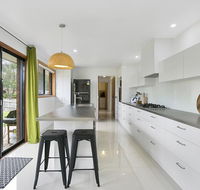 Fairhills - NEW LISTING beautifully styled - Accommodation Australia