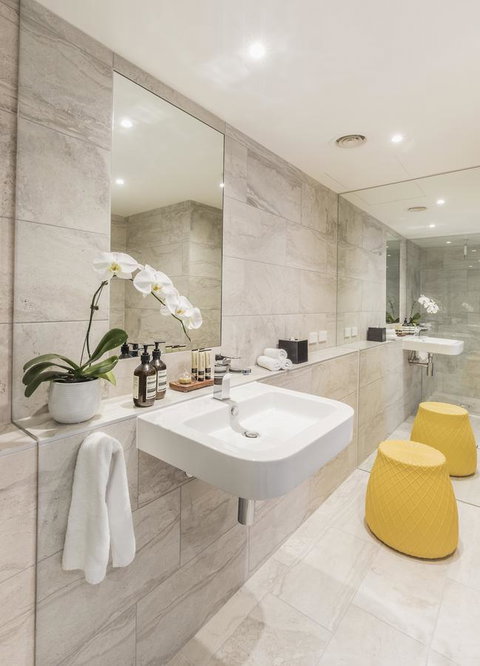 Quay West Suites Melbourne - Accommodation Australia 4