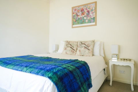Miss Pym's Cottage - Australia Shopping 19
