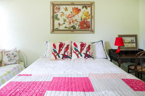 Miss Pym's Cottage - Australia Shopping 24