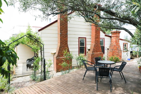 Miss Pym's Cottage - Australia Shopping 4